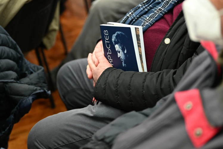 Критикът и преводач Огнян Стамболиев представи книгата си "Кирил Кръстев. Несравнимият"